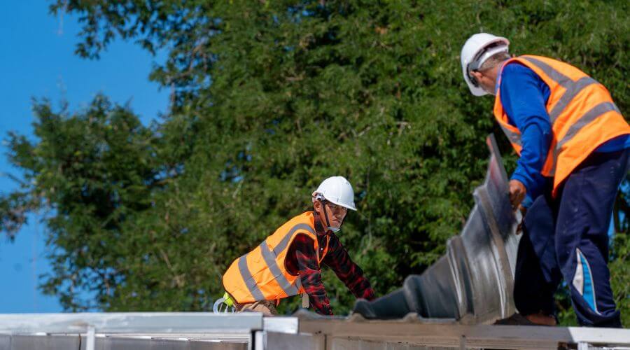 Professional residential roofers in Saratoga, IN